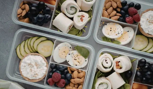 How to Choose the Right Snacks and Meals for the Water